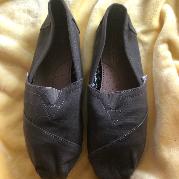 Brown Toms - Picture 1 of 2